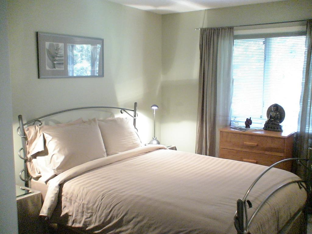 Redwood Meadows Bed And Breakfast Bragg Creek Chambre photo