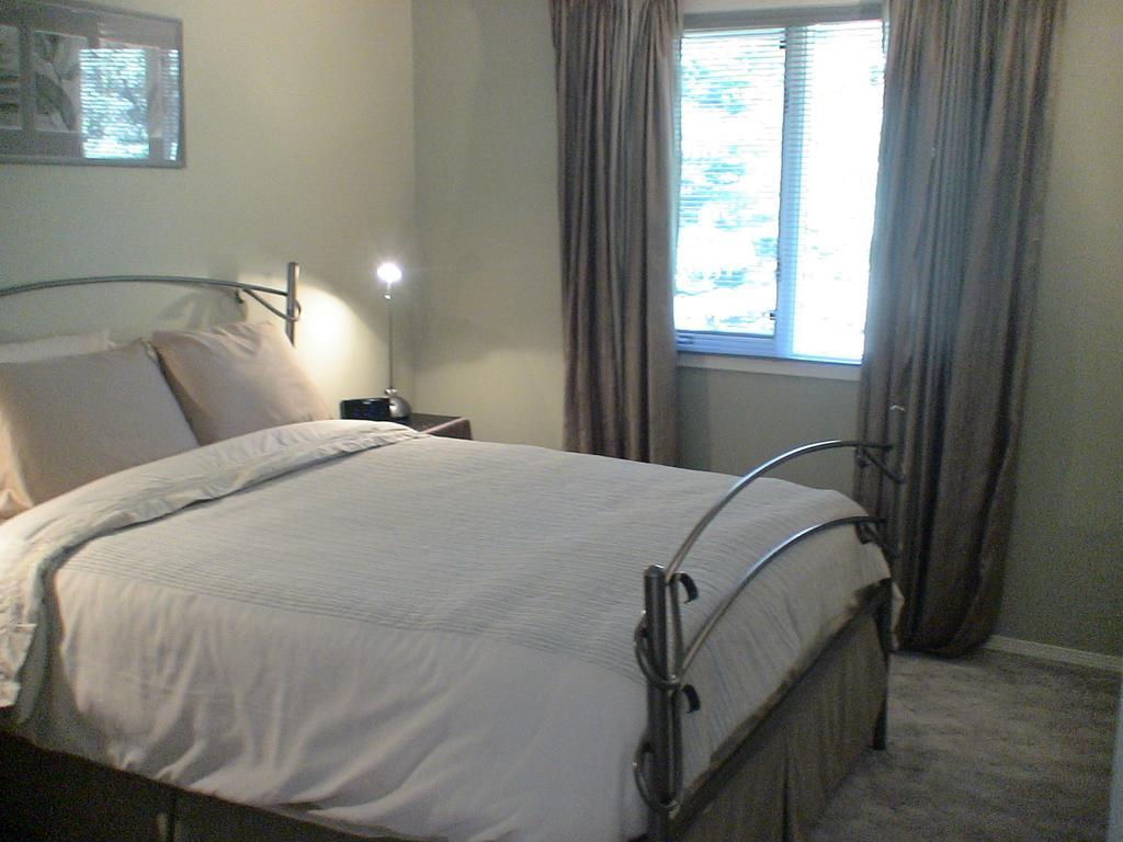 Redwood Meadows Bed And Breakfast Bragg Creek Chambre photo
